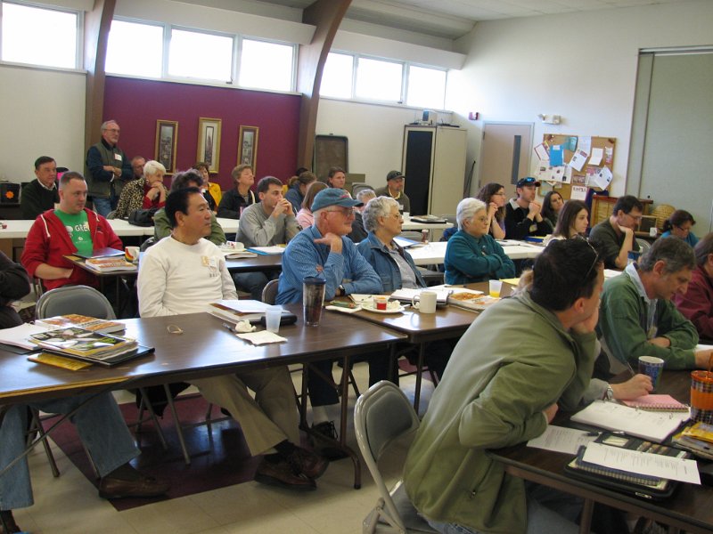 beecourse_day1 027.JPG - The class eagerly watches the "Bill and Allen" show.
